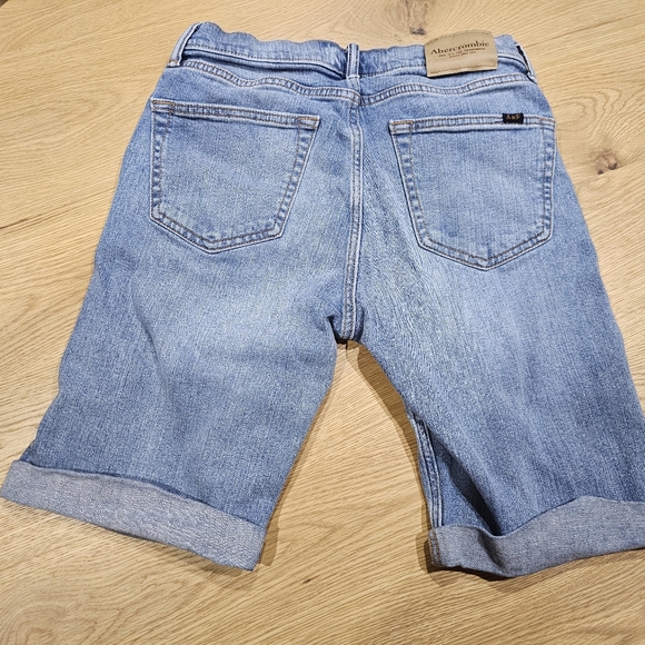 Abercrombie Kids size 15/16‎ light wash distressed denim jean shorts - Picture 3 of 5